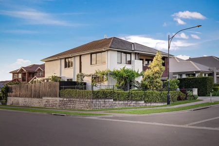 Luxury Ex-Display Home with High Ceilings and Exceptional Space - Photo 3