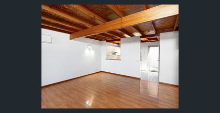 Space, Comfort & Convenience – Discover This Loganlea Gem! - Photo 3