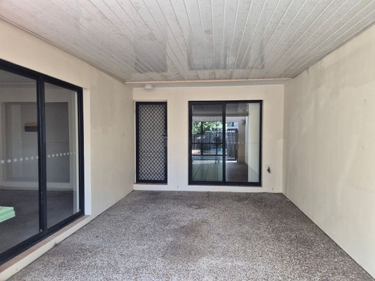 RENOVATED THREE BEDROOM TOWNHOUSE IN GATED COMPLEX WITH POOL LOCATED IN UPPER COOMERA - Photo 1