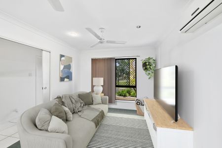 MODERN FAMILY HOME IN PRIME LOCATION! - Photo 2