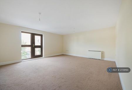 2 bedroom flat to rent - Photo 3
