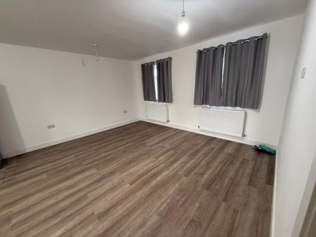 2 Bed Terraced House, Florence Street, E16 - Photo 3