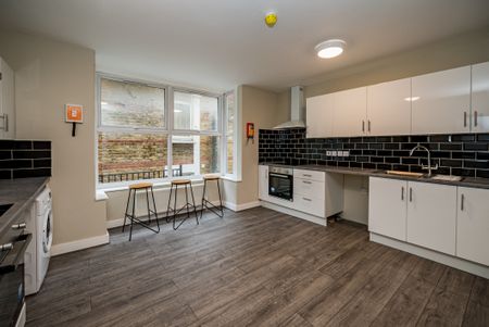 property to rent - Photo 2