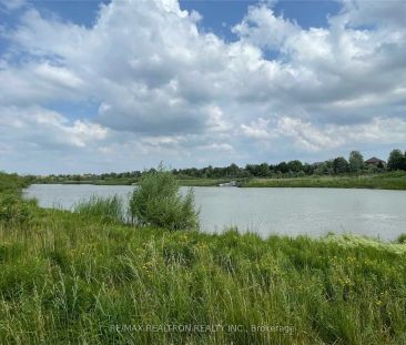 Detached Home For Lease | W9048796 - Photo 1