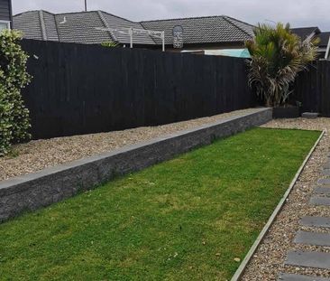 Modern Family Living in Millwater - 4 Bedrooms, 2 Living Areas & Sp... - Photo 5