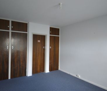 Available Now – 1-Bedroom Flat with Freshly Painted Interior - Photo 3