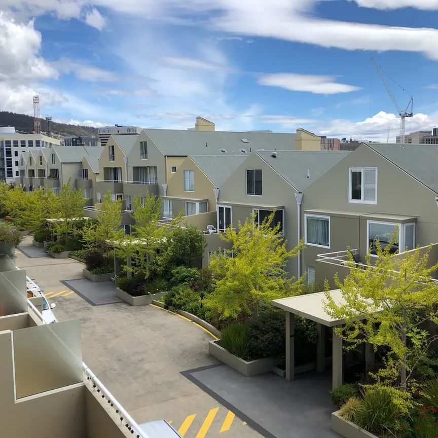 95 Salamanca Square - Photo 1