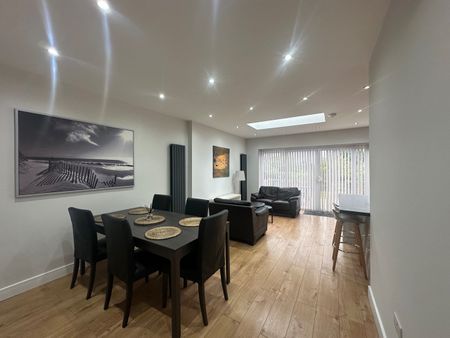 5 Bed Terraced House, Carlisle Avenue, W3 - Photo 2