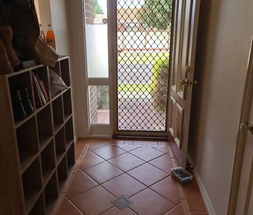 Altona Meadows - Photo 3