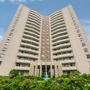 Spacious 2 Bedroom in Great Location - Photo 3