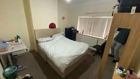 4 bedroom terraced house to rent - Photo 2