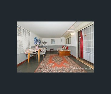 Comfortable 3-Bedroom Home with Modern Kitchen & Secure Features - Photo 5