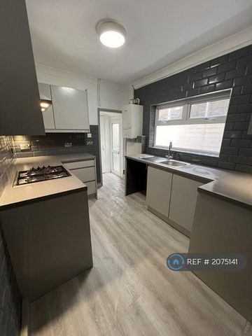 3 bedroom terraced house to rent - Photo 3