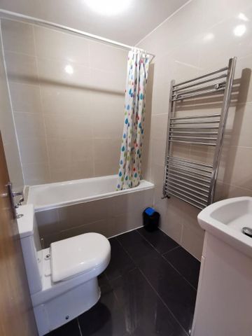 1 bedroom in a house share to rent - Photo 5