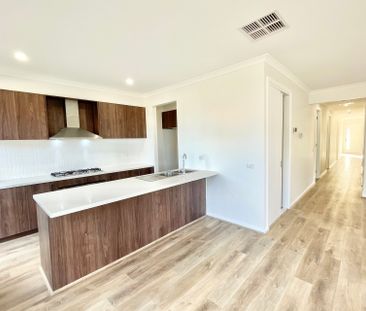 Modern Living in Sinclair Heights | 3 Bed + Study - Photo 4
