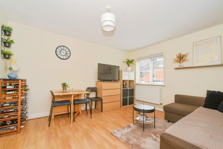 Whitney Street, Swindon - Photo 2