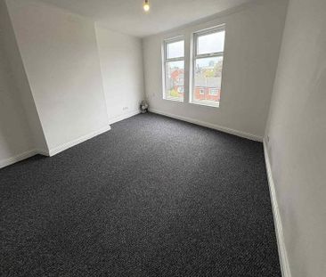 3 bedroom flat to rent - Photo 5