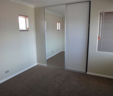 Spacious 3-Bedroom Home for Rent in Charming Rivervale&excl; - Photo 1