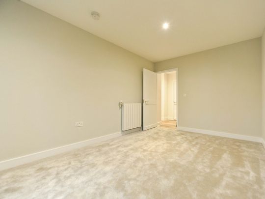 Flat to rent on - Photo 1