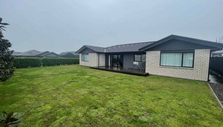 Stunning 4 bedroom low maintenance - Photo 4