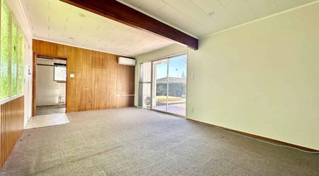 Large Family Home - Photo 2