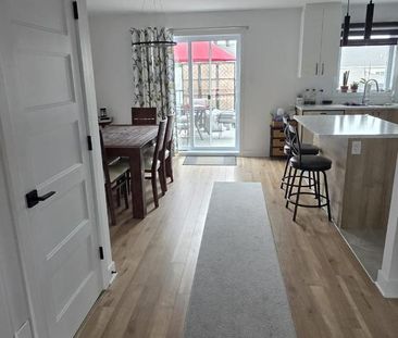 logement 5 1/2 sur deux étages avec cour arrière gazonné à Sainte-M... - Photo 3