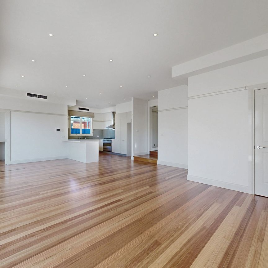 Stunning 4 bedroom home - Photo 1