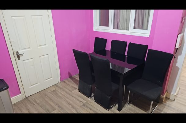 5 Bed Terraced House, Bedford Road, E6 - Photo 1