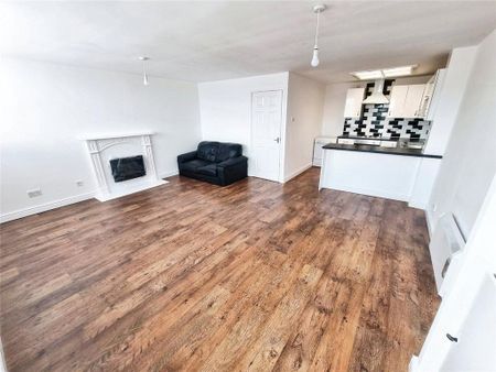 2 bedroom flat to rent - Photo 2