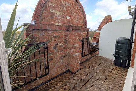 Gresham Park Road, Woking - 4 bedrooms Property for lettings - Seymours - Photo 2