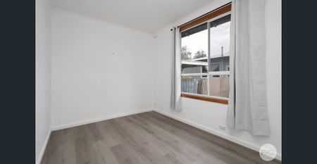 3 BEDROOM HOME IN WENDOUREE WITH LARGE BACKYARD - Photo 2