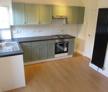 2 bedroom ground floor flat to rent - Photo 3