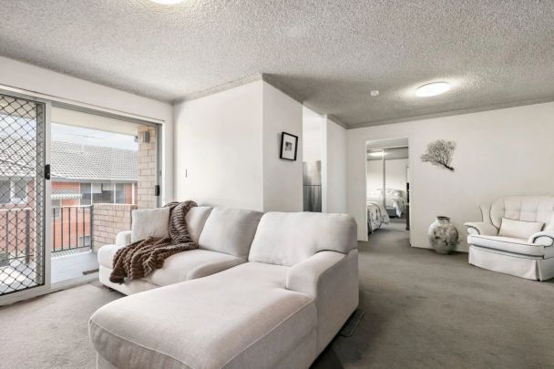 UPDATED UNIT IN GREAT LOCATION - Photo 1