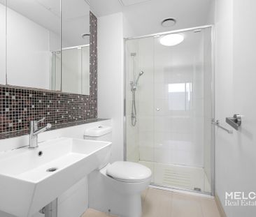 STUNNING ONE BED IN WSP - FURNISHED - Photo 5