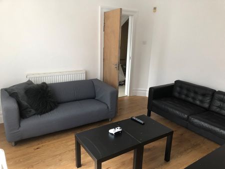 6 Bed Terraced House, Kenmare Road, L15 - Photo 2