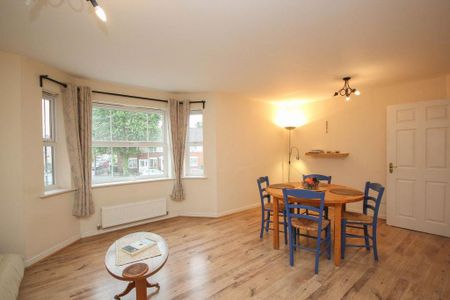 2 bedroom flat to rent - Photo 2