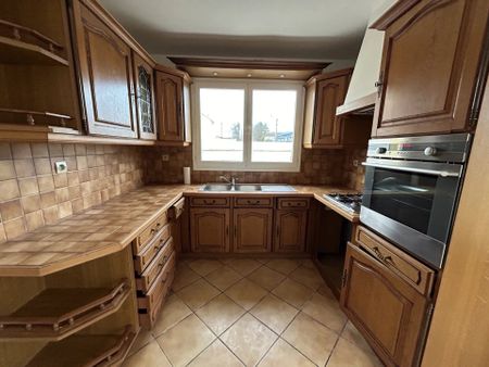 Location Maison 4 pièces 112 m2 à Saint-Quentin - Photo 3