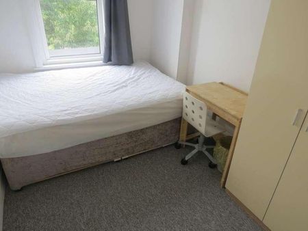 Bedroom Detached House In Ensbury, BH10 - Photo 2