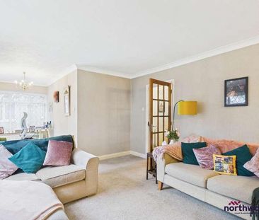 South Lynn Drive, Upperton, Eastbourne, BN21 - Photo 3