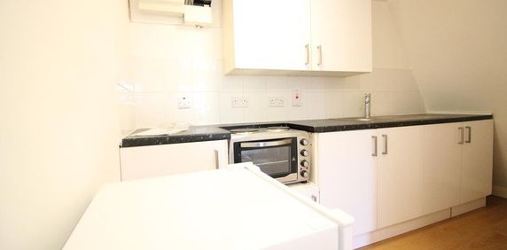 Hanger Lane, London - Photo 2