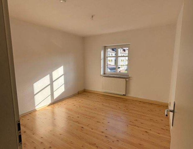 Helle 3-Raum-DG-Wohnung mit Einbauküche in Meuselwitz - Foto 1