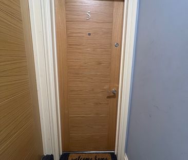 Room in a Shared Flat, Batley House, SO19 - Photo 3