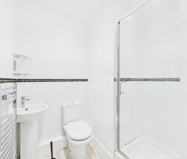 2 bedroom Flat To Let - Photo 3