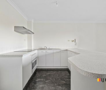 Spacious Two Bedroom Apartment - Photo 6