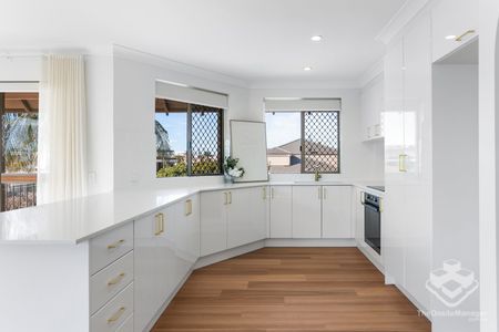 Fully Renovated | Beautiful Coastal Apartment | Walk to Mermaid Beach | Hinterland and City Views - Photo 4