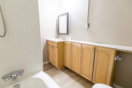 Mainstreet Plaza - Photo 4