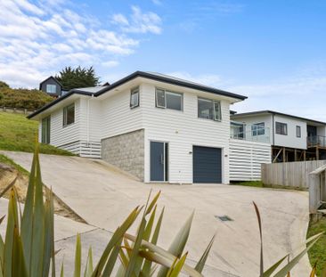 A modern home with a harbour view! - Photo 6