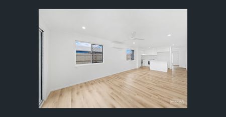 Stylish 3 Bedroom Duplex! - Photo 2