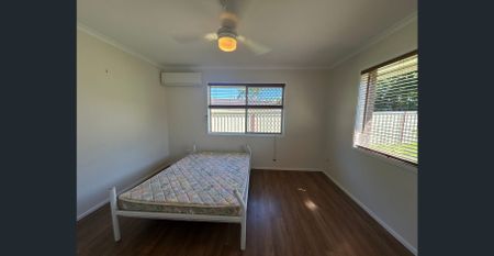 Comfortable Family Home with Solar Benefit to Tenantin Algester! 3Bed 2Living, 1 Dining and 1bath! - Photo 2