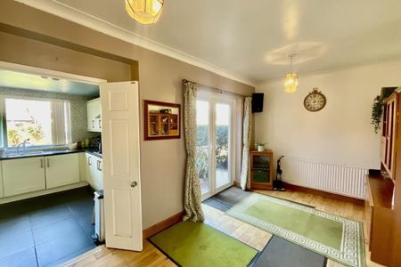 3 bedroom semi-detached house to rent - Photo 4